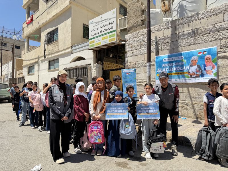 Abulyatama Indonesia Salurkan Perlengkapan Sekolah bagi Anak Yatim dan Duafa Penyintas Palestina di Kamp Al-Wihda, Jordania