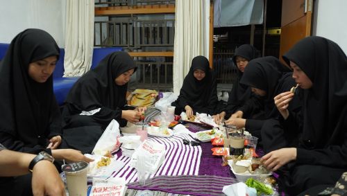 Buka Puasa Bersama Anak Yatim: Momen Bahagia di The Yatim Village Margaasih