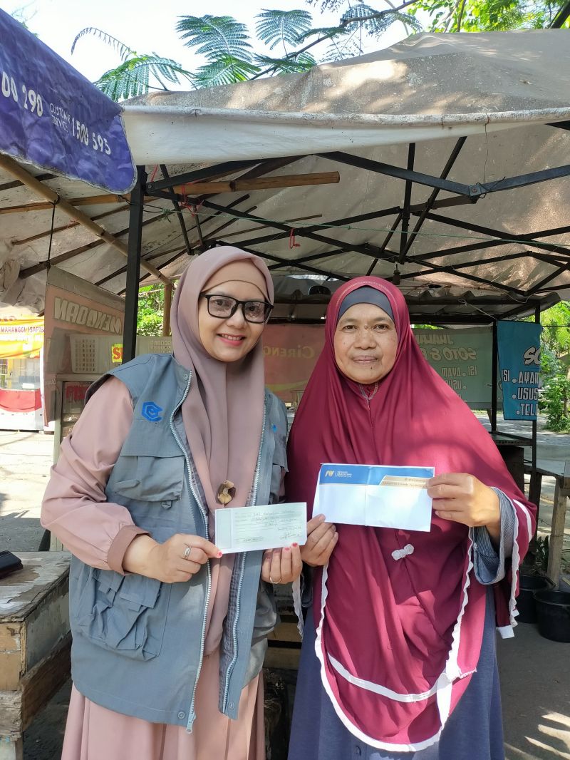 Modal Usaha untuk Bu Nining, Kembangkan Usaha Es Kelapa Muda