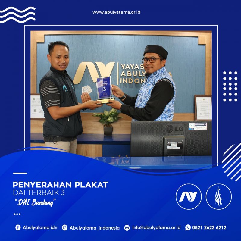 Penyerahan Plakat Penghargaan DAI Terbaik 3