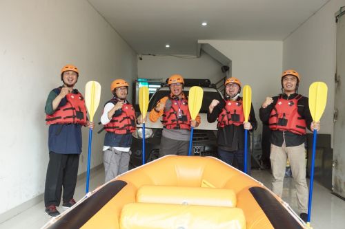 Serah Terima Perahu Karet dari EOA Gold kepada PPA Siaga Yayasan Abulyatama Indonesia